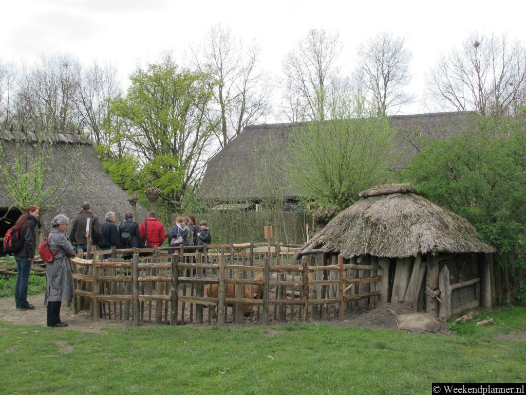 In het openluchtmuseum PreHistorisch Dorp is een dorp uit de IJzertijd en uit de Middeleeuwen gebouwd.
